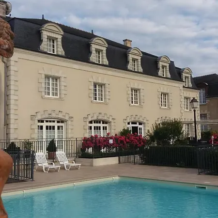 Le Relais Du Bellay Hotell 3*