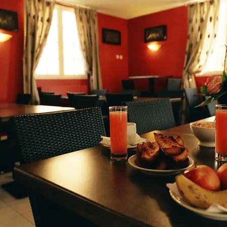 Hotel Le Relais Du Bellay 3*