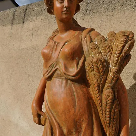 Le Relais Du Bellay Отель Монрёй-Беле