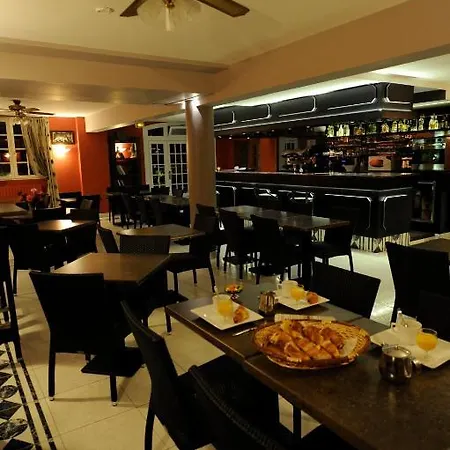 Le Relais Du Bellay 몽트뢰유벨레이