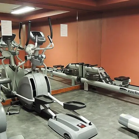 Le Relais Du Bellay Отель Монрёй-Беле