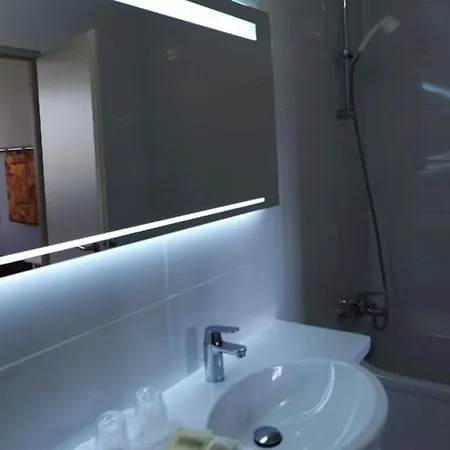 호텔 Le Relais Du Bellay 3*