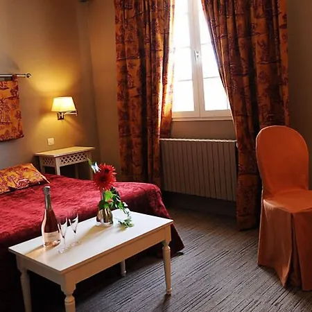 Hotel Le Relais Du Bellay 3*