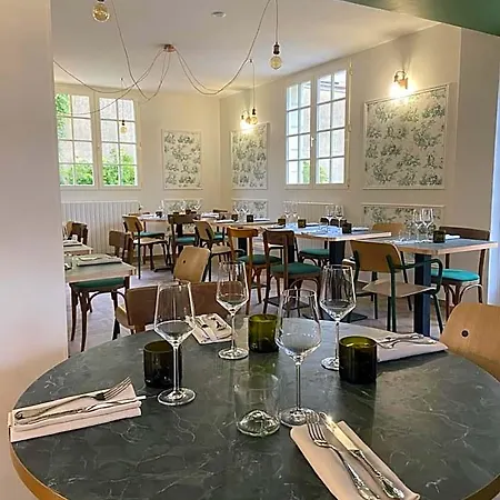 Le Relais Du Bellay 호텔 3*