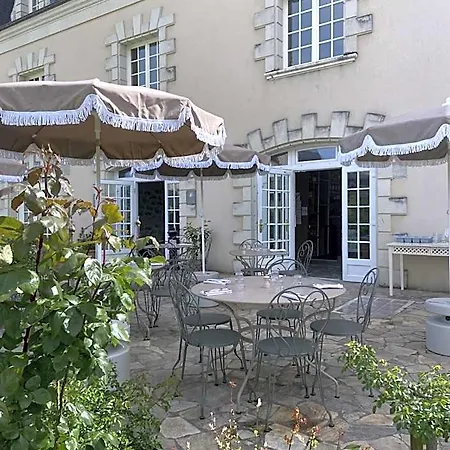 Le Relais Du Bellay Hotel 3*