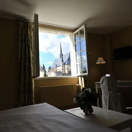 Le Relais Du Bellay 3* Монрёй-Беле