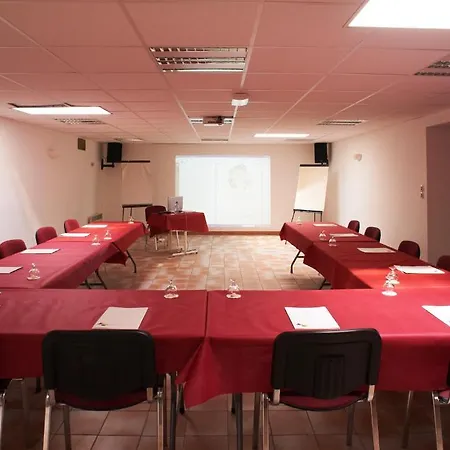 Le Relais Du Bellay Hotel 3*