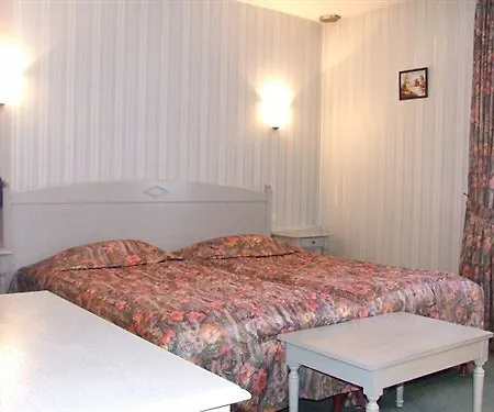 Le Relais Du Bellay Отель Монрёй-Беле