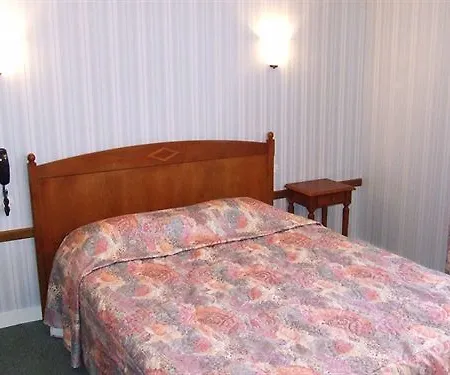 Le Relais Du Bellay Hotell 3*
