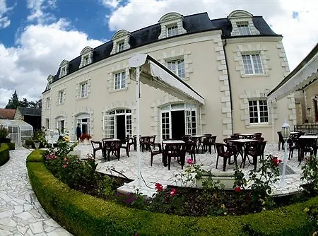 Le Relais Du Bellay Hotel 3*