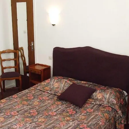 Le Relais Du Bellay 몽트뢰유벨레이